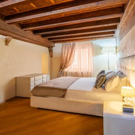 Palazzo Reggiani - Giacomo Leopardi Apartment Verona